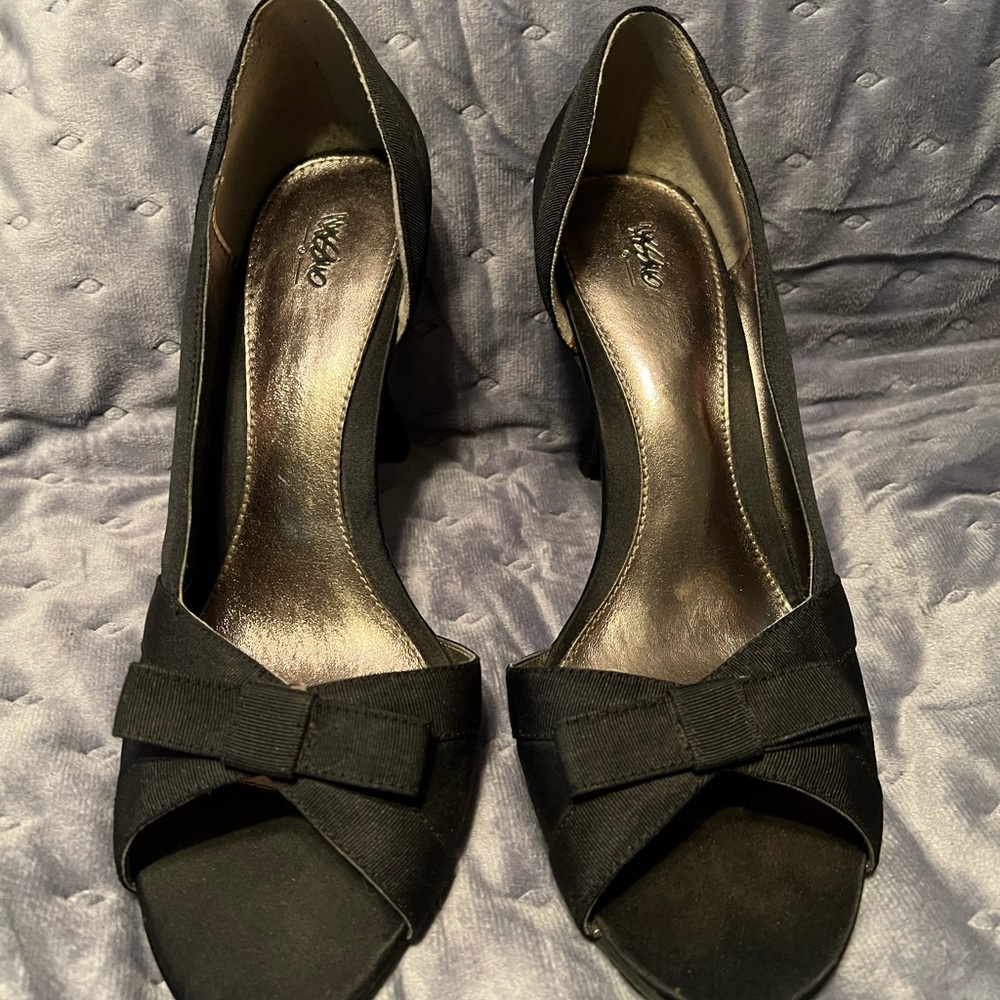 Mossimo black heels